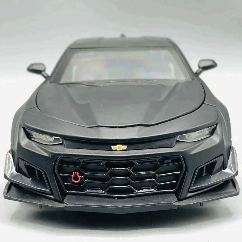 Load image into Gallery viewer, Diecast Chevrolet Camaro With Light Scale 1:24 - TZP1
